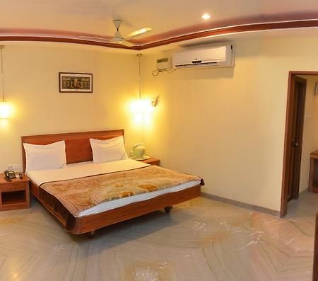 Hotel Raya'S Annexe-1 Кумбаконам Екстериор снимка