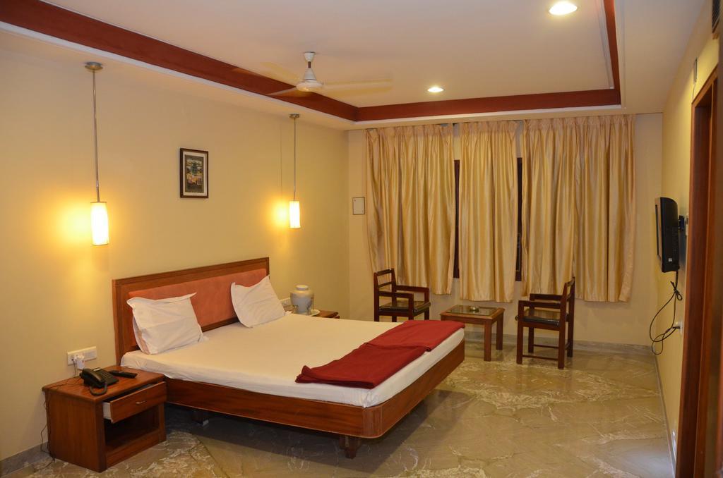 Hotel Raya'S Annexe-1 Кумбаконам Екстериор снимка