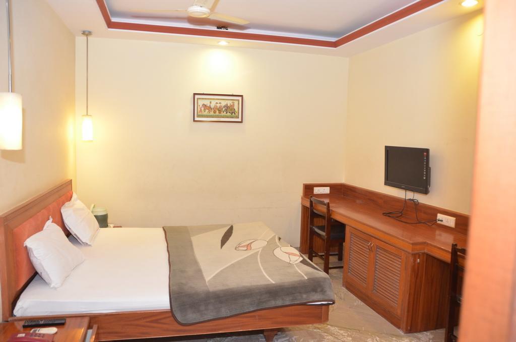Hotel Raya'S Annexe-1 Кумбаконам Екстериор снимка